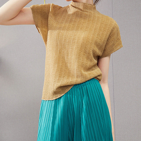 Camiseta Plisada Miyake Manga Corta — Diseño Texturizado Mujer 2026