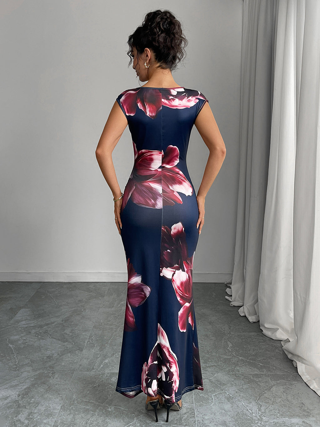 Vestido Largo Estampado Sin Mangas con Corte Slim